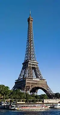Eiffel Tower from north Avenue de New York, Aug 2010.jpg